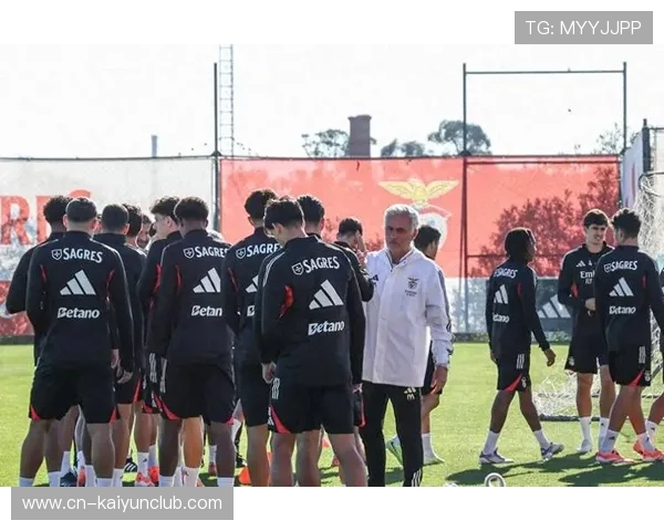 阿贾克斯提拔U21主力出战