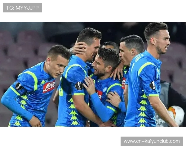 那不勒斯通过快速直塞打穿防线,反击效率高