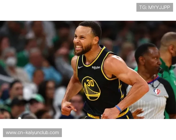 库里进攻火力全开，勇士状态火热如潮